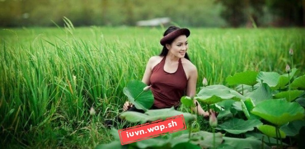 Bộ ảnh Thái Nhã Vân bên cánh đồng sen.