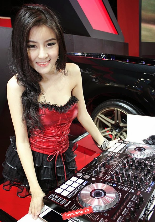 Bỏng mắt ngắm thời trang của các nữ DJ