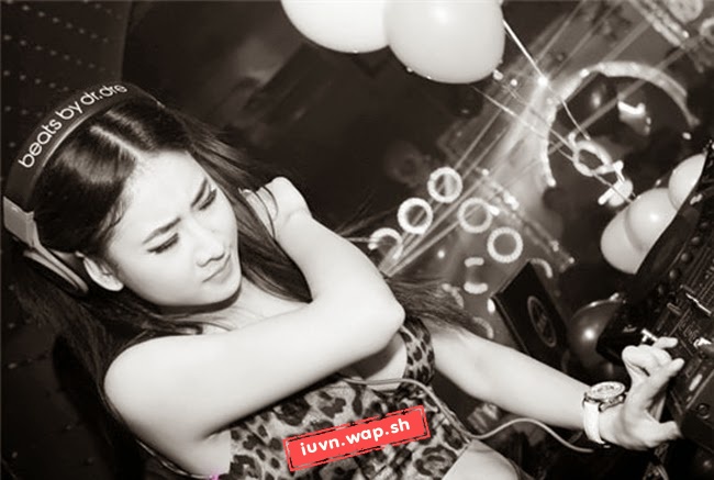 Bỏng mắt ngắm thời trang của các nữ DJ