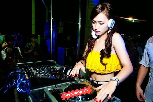 Bỏng mắt ngắm thời trang của các nữ DJ