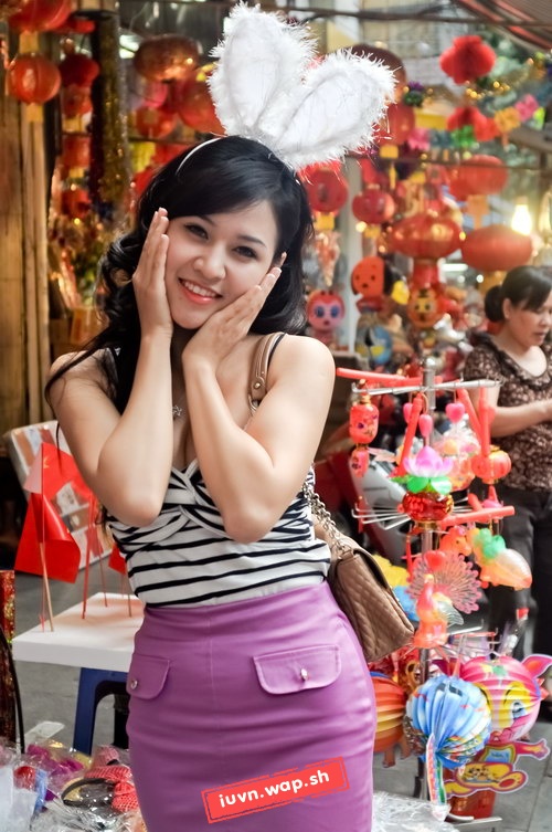 Hot girl Hà Nội dạo phố cổ đón trung thu..........