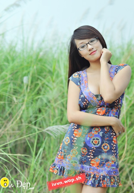 Miss Teen Thu Hà khoe dáng giữa bạt ngàn cỏ lau