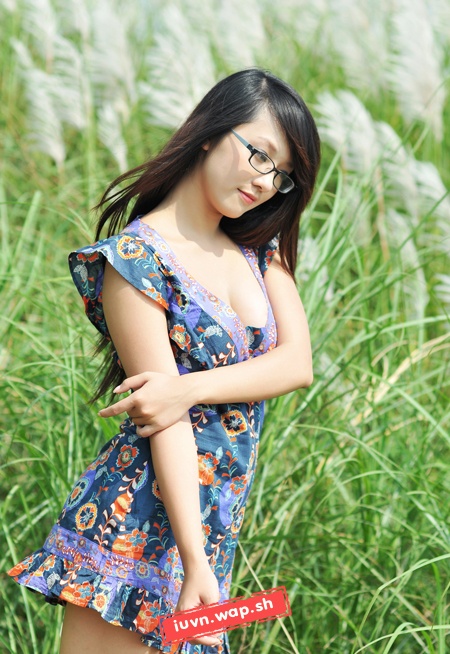 Miss Teen Thu Hà khoe dáng giữa bạt ngàn cỏ lau