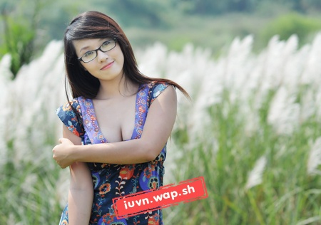 Miss Teen Thu Hà khoe dáng giữa bạt ngàn cỏ lau