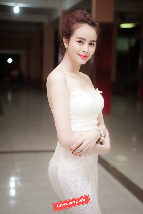 Ngắm làn da trắng nõn nà của hot girl sài thành