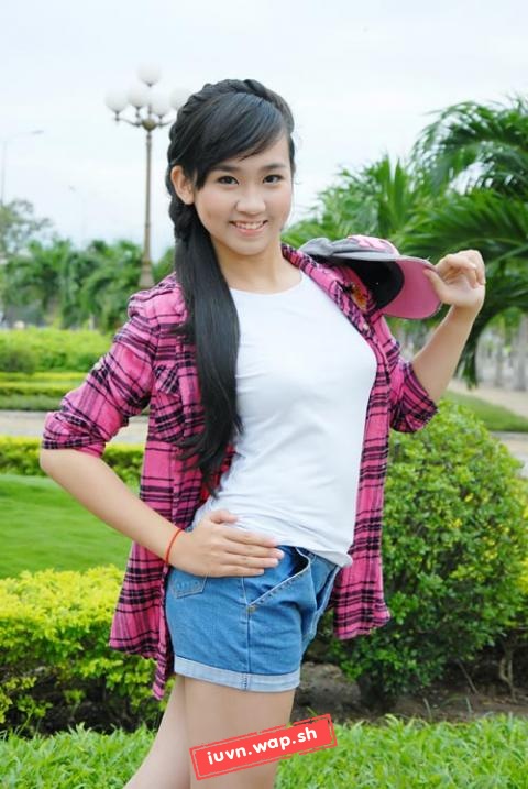 Thí sinh Miss Teen bị chê mặc xấu