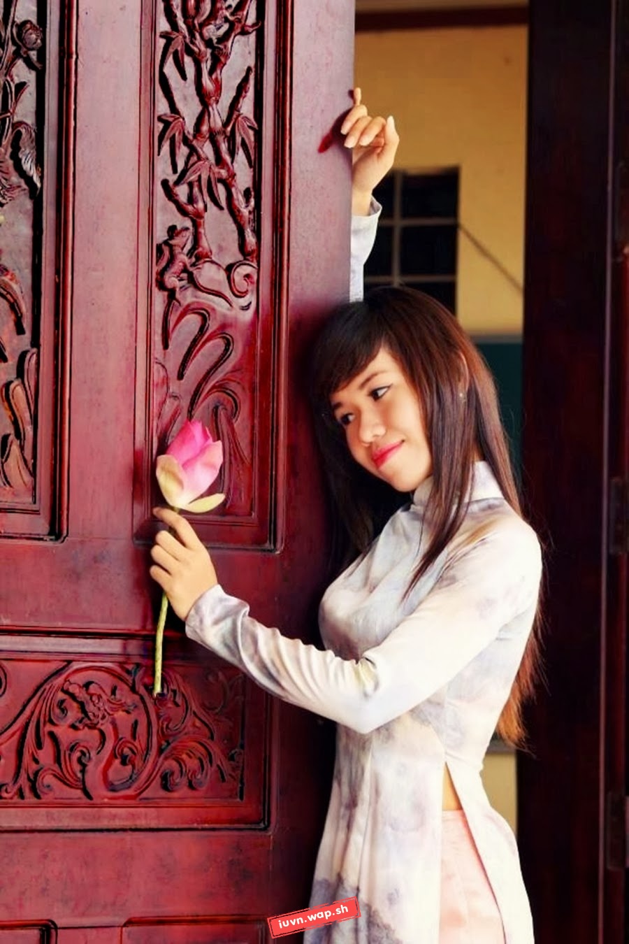 Thiếu Nữ Đi Chùa