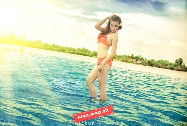 Bella Hoàng Dung nóng bỏng với bikini