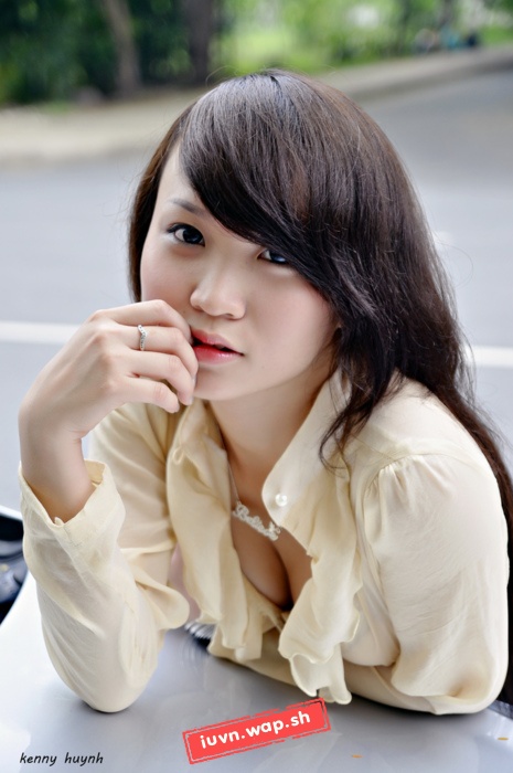 Girl xinh ngon nước ai thích ăn bưởi thì vào