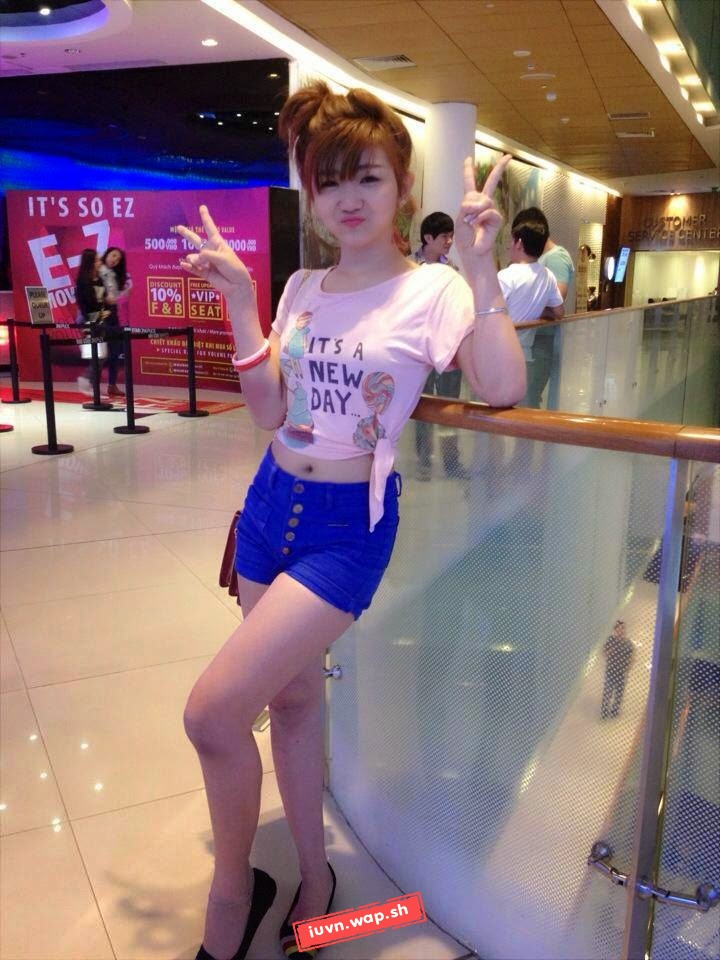 Ngắm vòng một trắng nõn nà của girl việt