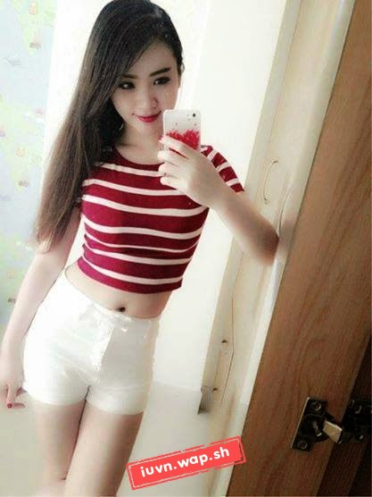 Ngắm vòng một trắng nõn nà của girl việt