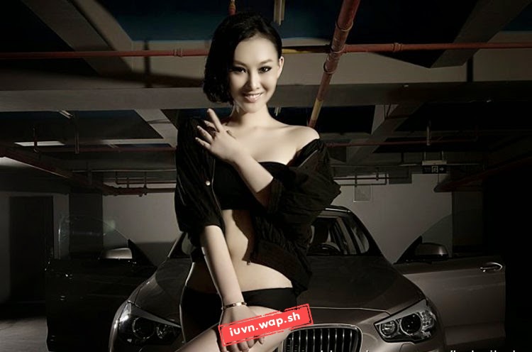 Người đẹp chân dài sexy bên BMW