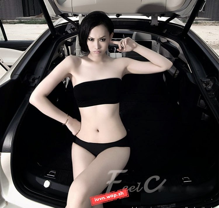 Người đẹp chân dài sexy bên BMW