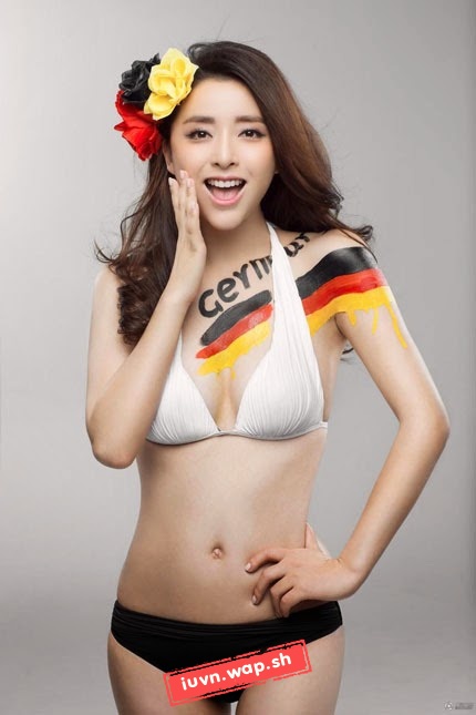 Người đẹp châu Á diện bikini mừng World Cup