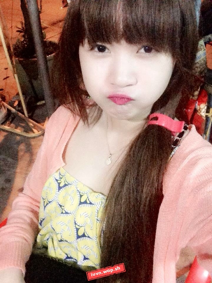 Teen xinh khoe hàng tự sướng