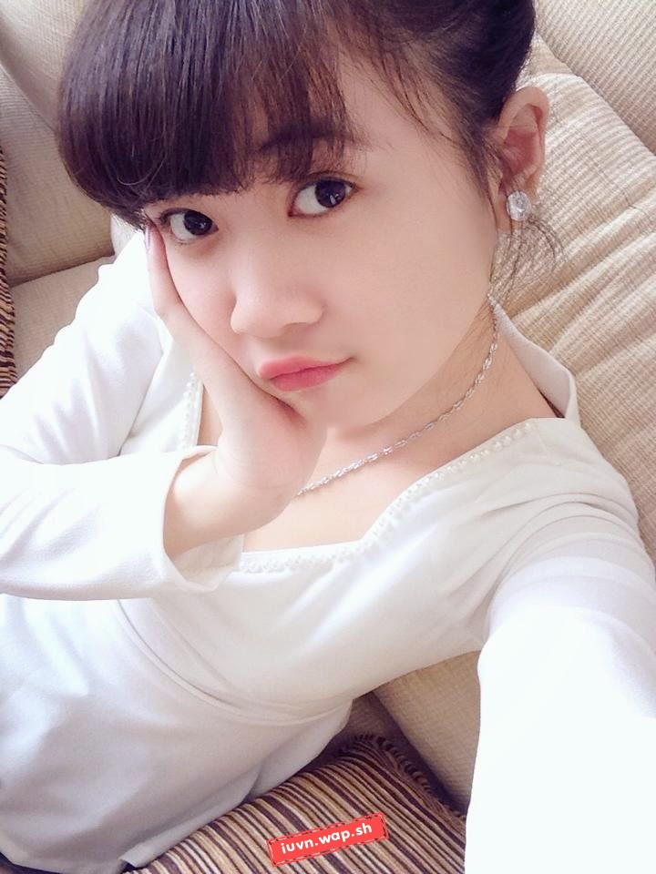 Teen xinh khoe hàng tự sướng