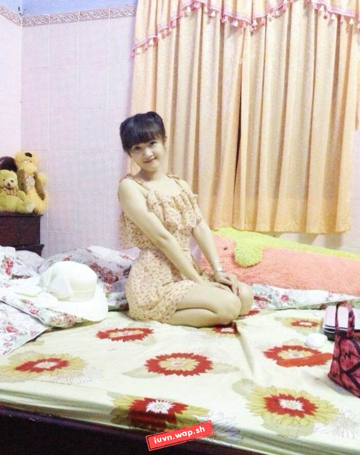 Teen xinh khoe hàng tự sướng