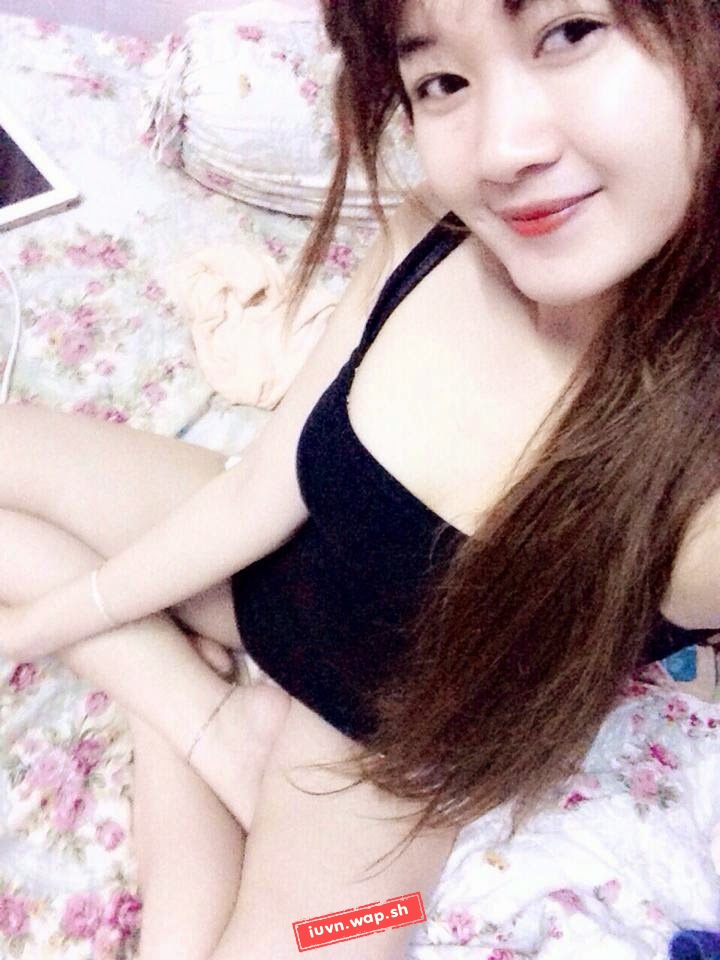 Teen xinh khoe hàng tự sướng