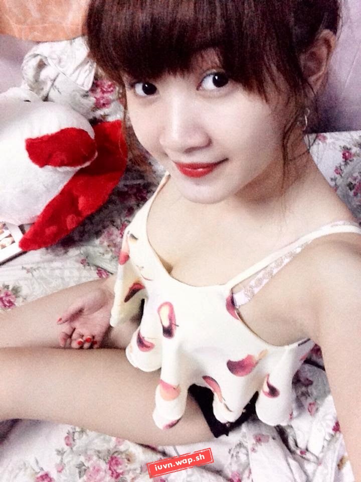 Teen xinh khoe hàng tự sướng