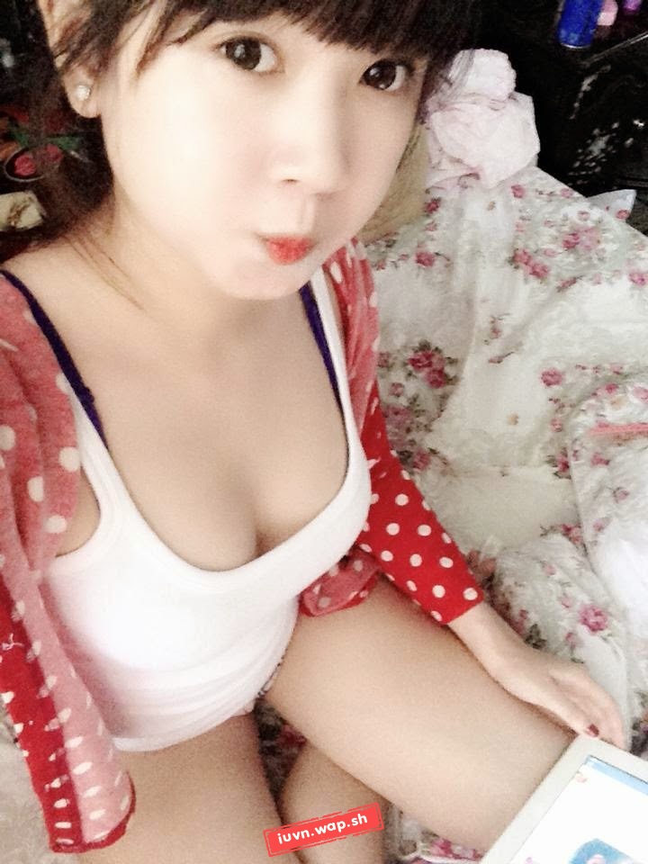 Teen xinh khoe hàng tự sướng