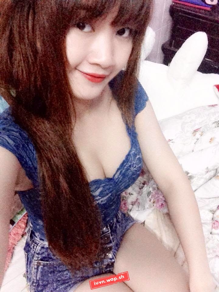 Teen xinh khoe hàng tự sướng